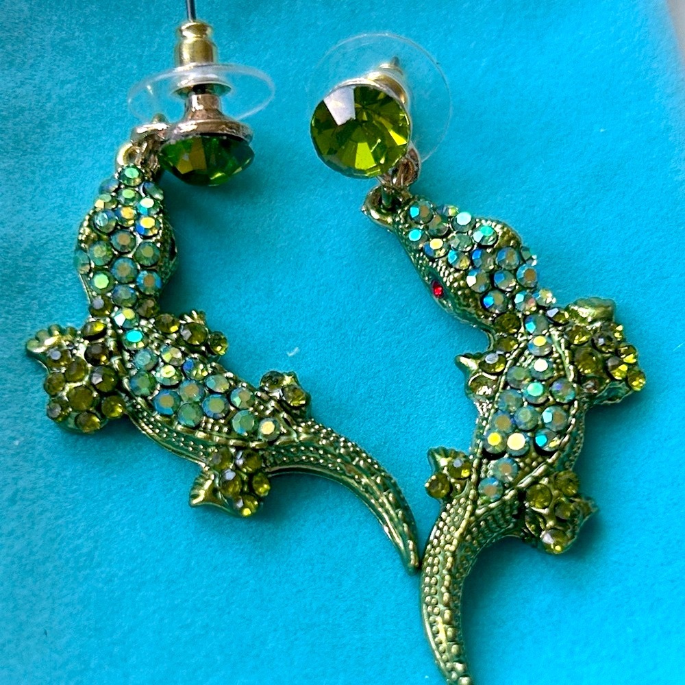 Sparkling whimsical Lizard Earrings with Green Crystals - Picture 2 of 4